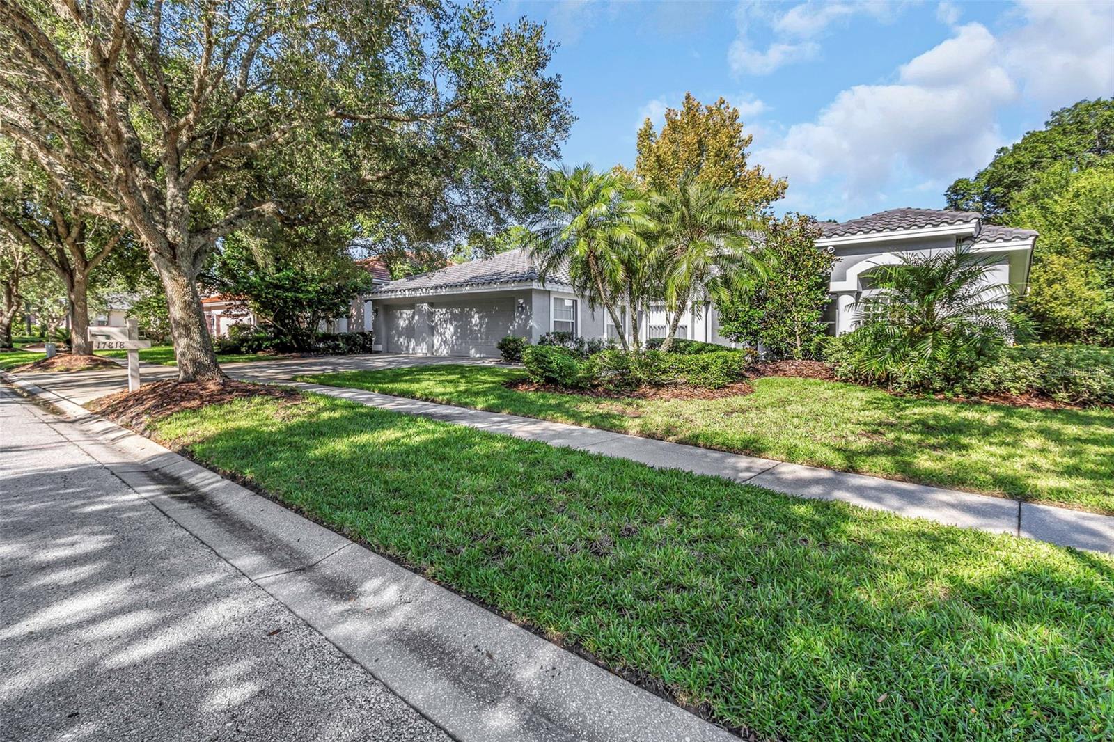 Listing photo id 1 for 17818 Hickory Moss Place