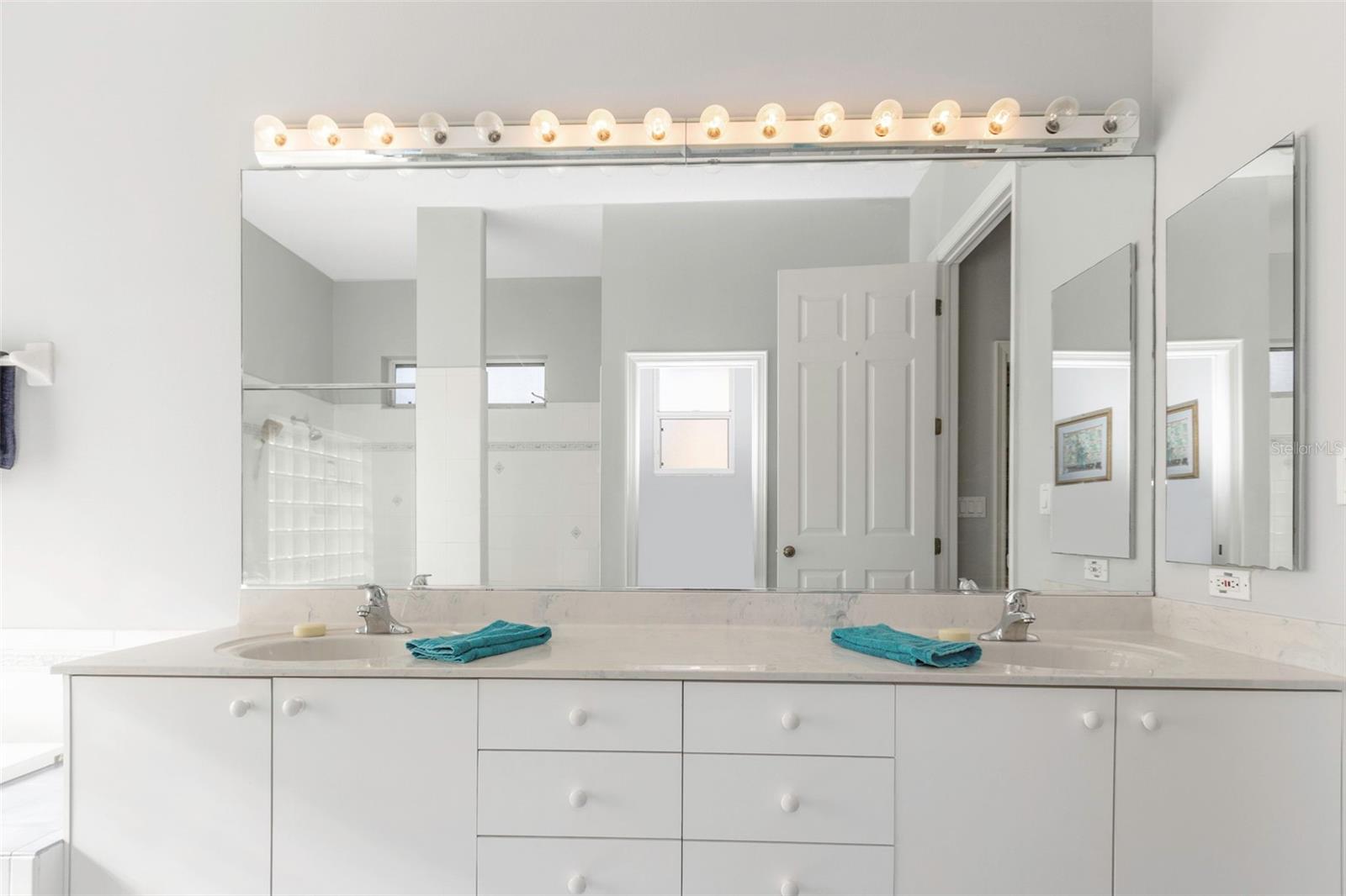 Listing photo id 39 for 17818 Hickory Moss Place