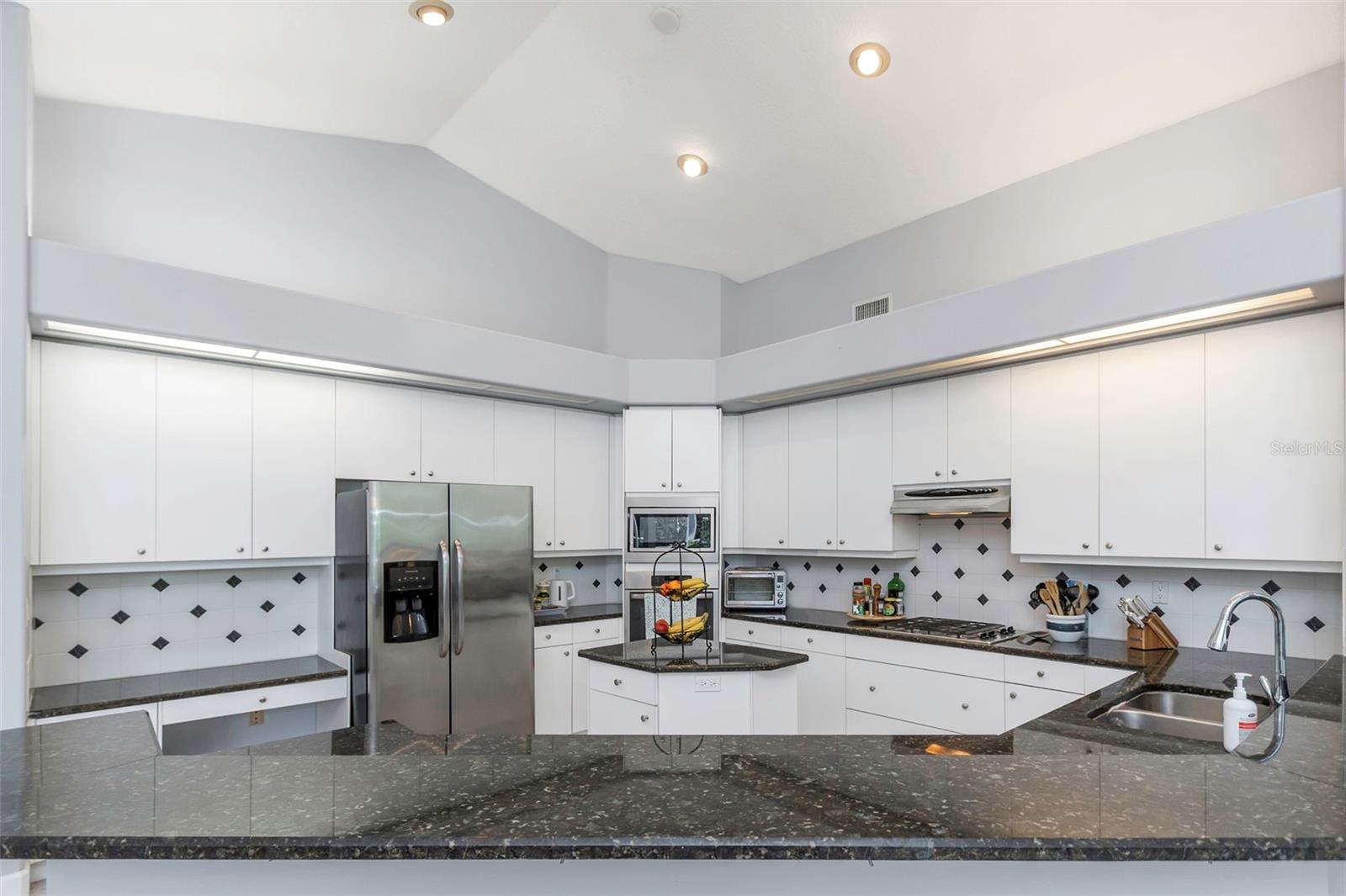 Listing photo id 68 for 17818 Hickory Moss Place