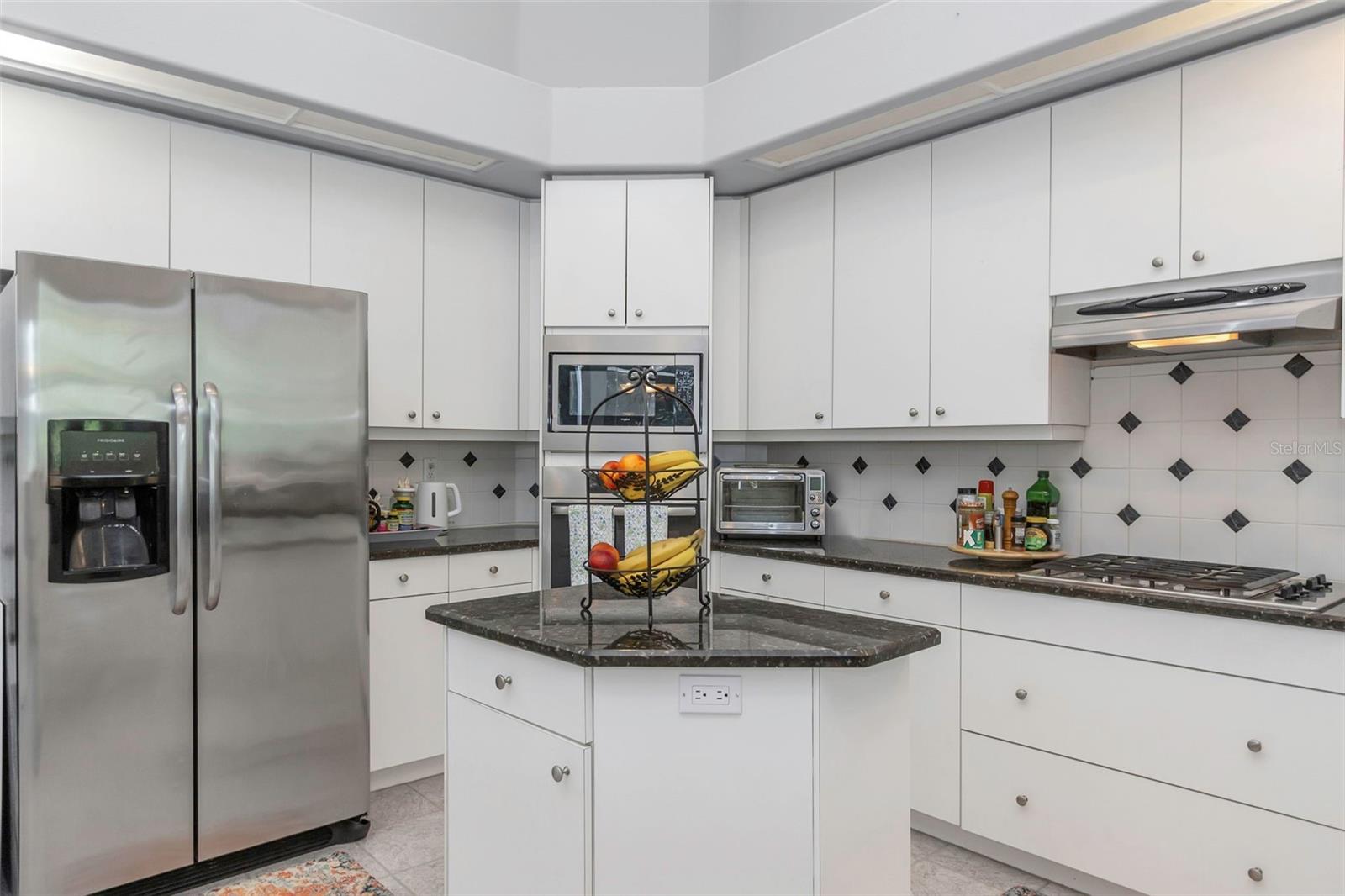 Listing photo id 76 for 17818 Hickory Moss Place
