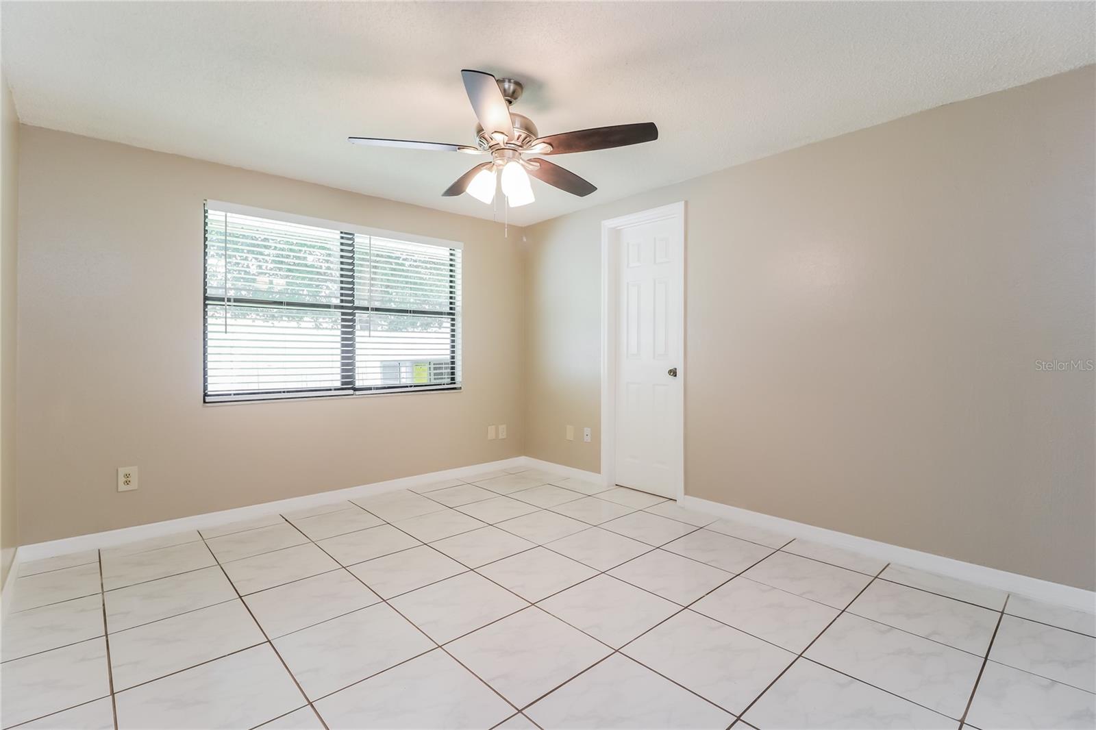 Image 9 of 16 For 16017 Splitlog Drive