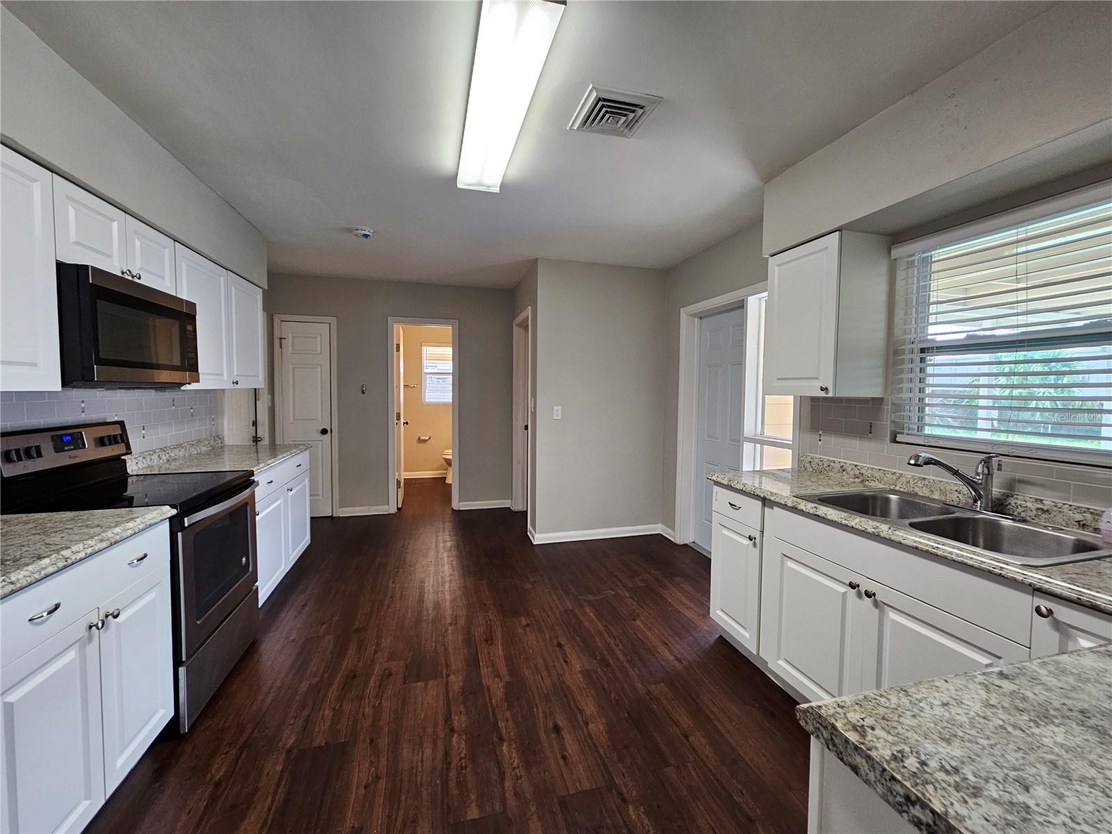 Image 10 of 32 For 5206 6th Avenue Drive W