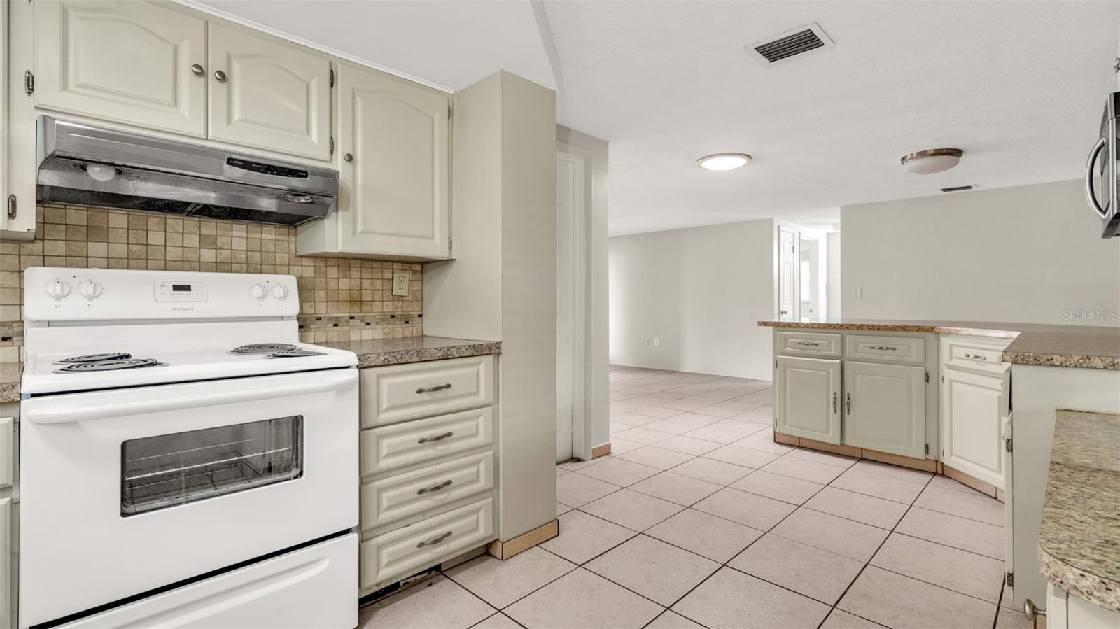 Image 12 of 42 For 7634 Fox Hollow Drive