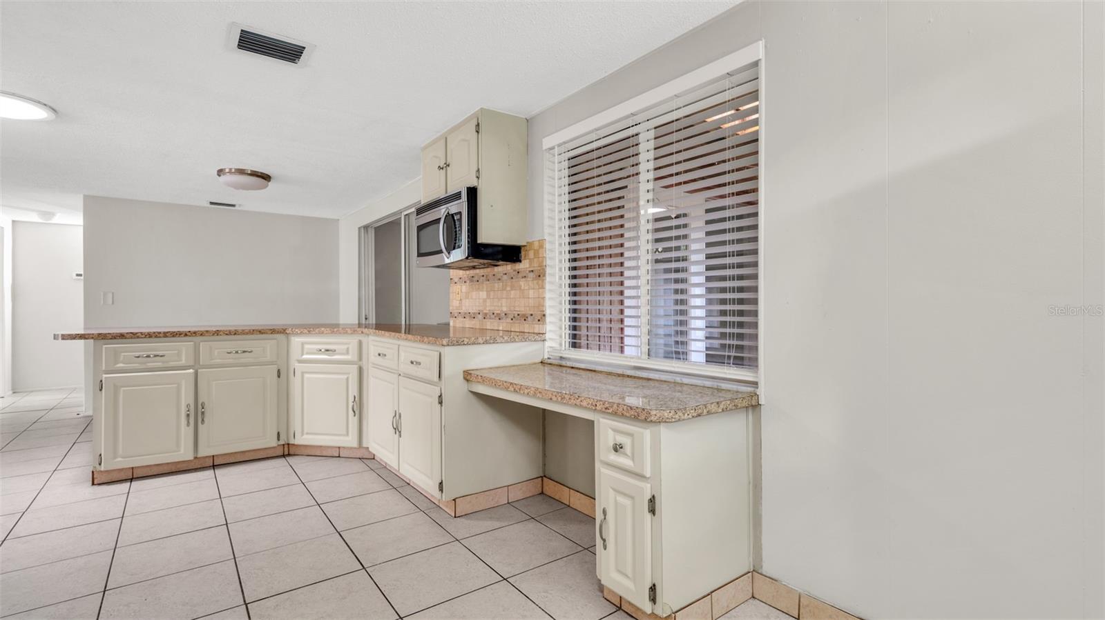 Image 13 of 42 For 7634 Fox Hollow Drive