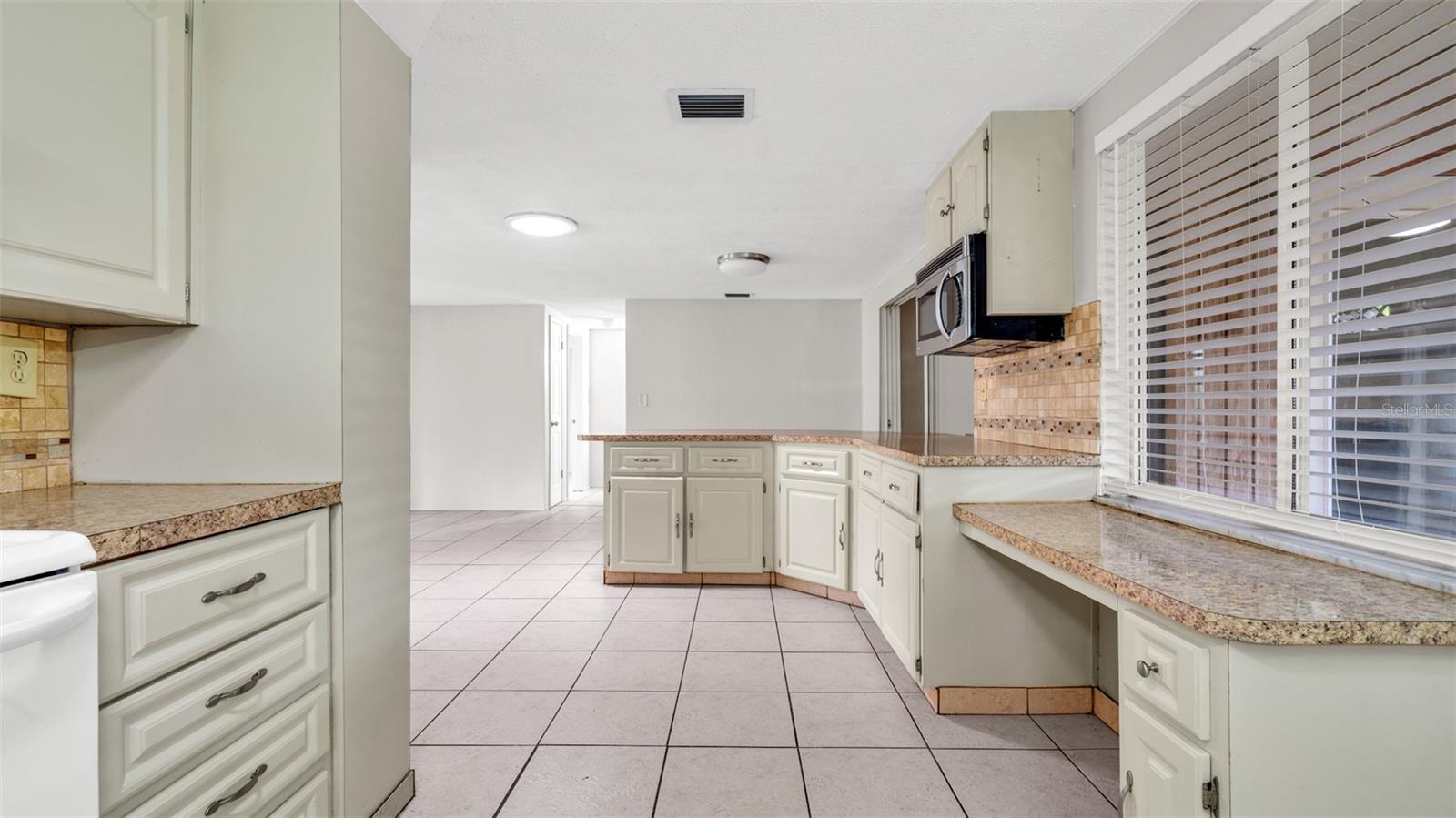 Image 14 of 42 For 7634 Fox Hollow Drive
