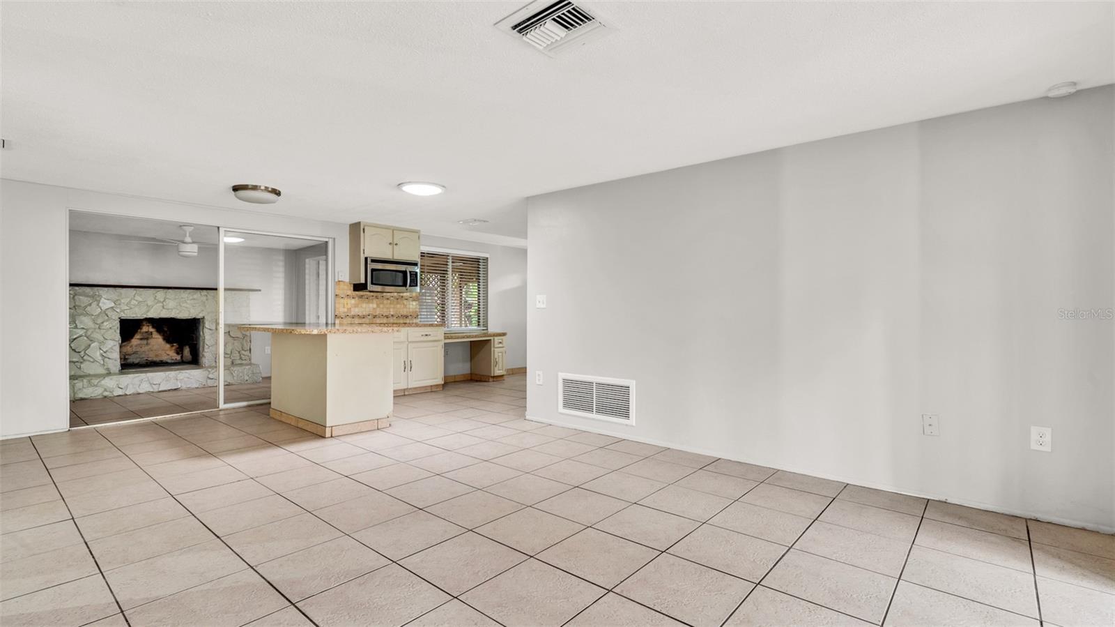 Image 8 of 42 For 7634 Fox Hollow Drive