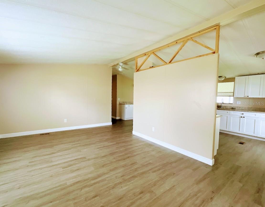 Listing photo id 10 for 3110 Hidden Lake Drive