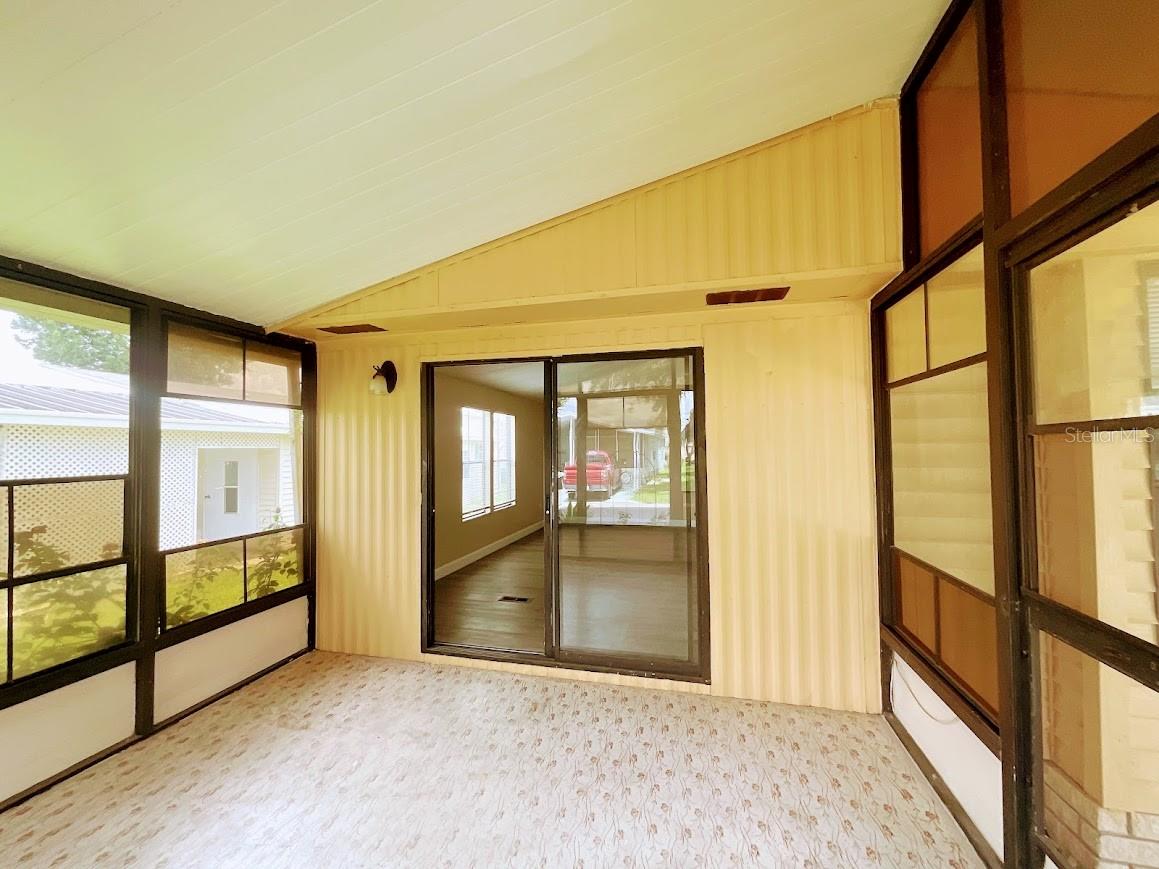 Listing photo id 12 for 3110 Hidden Lake Drive