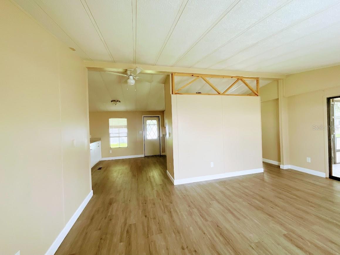 Listing photo id 14 for 3110 Hidden Lake Drive