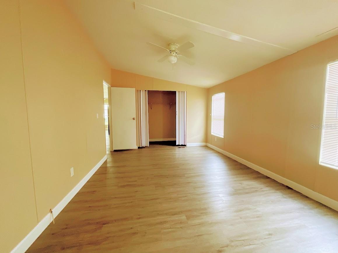 Listing photo id 17 for 3110 Hidden Lake Drive