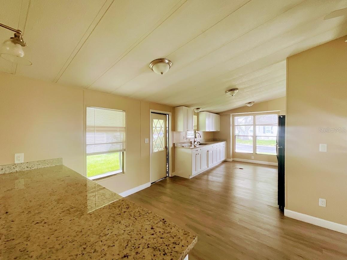 Listing photo id 2 for 3110 Hidden Lake Drive