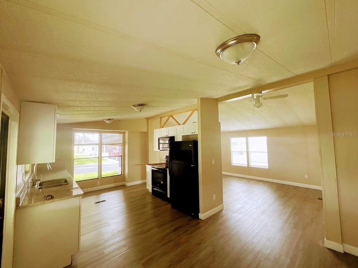 Listing photo id 3 for 3110 Hidden Lake Drive