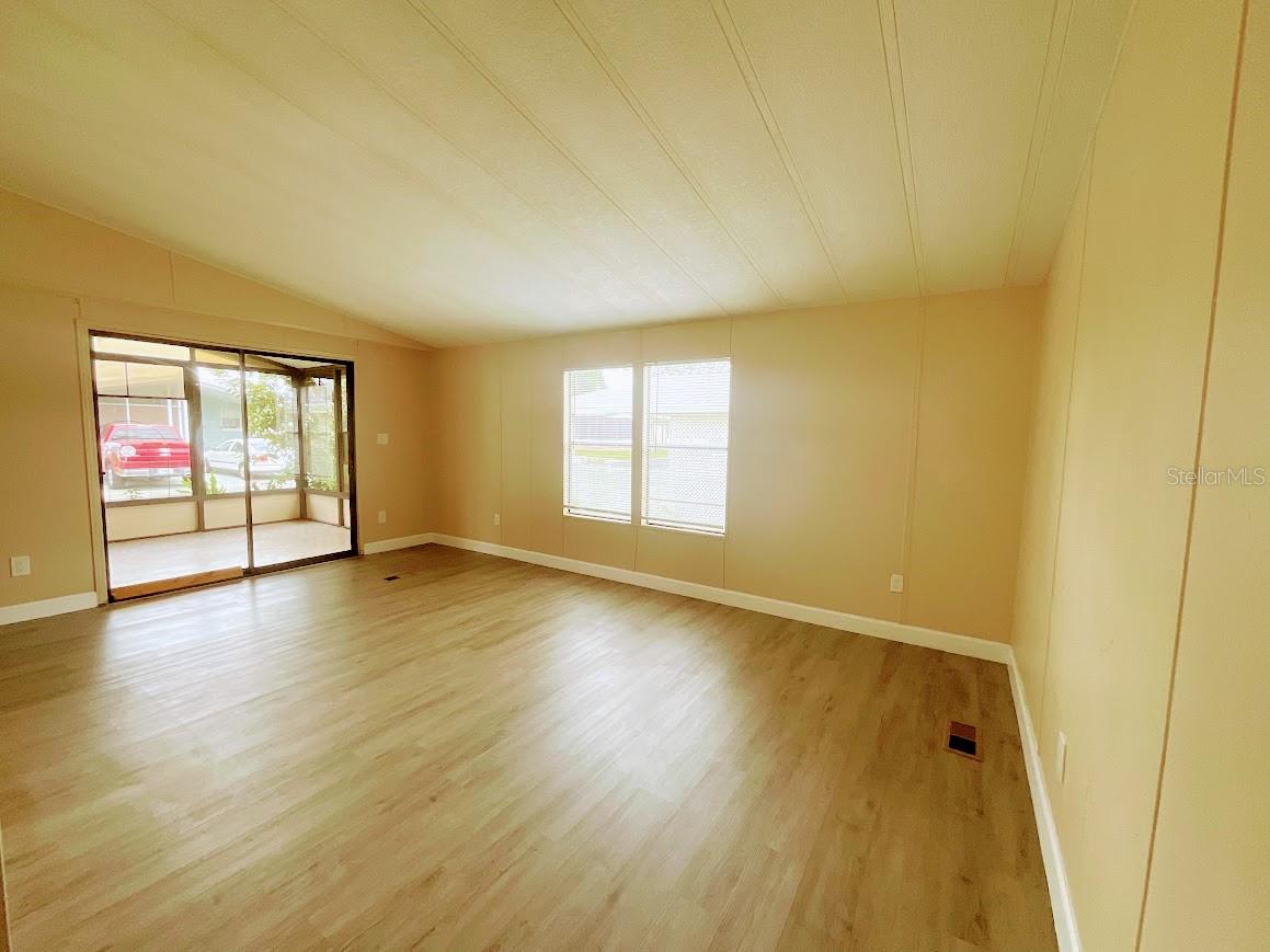 Listing photo id 6 for 3110 Hidden Lake Drive