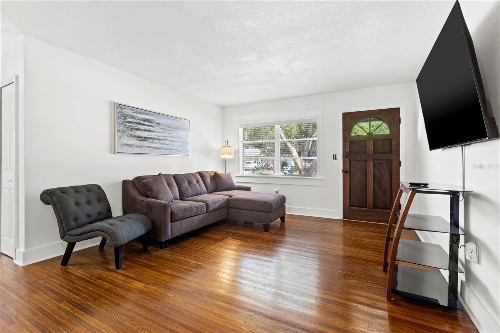 Image 5 of 16 For 104 Cirus Avenue