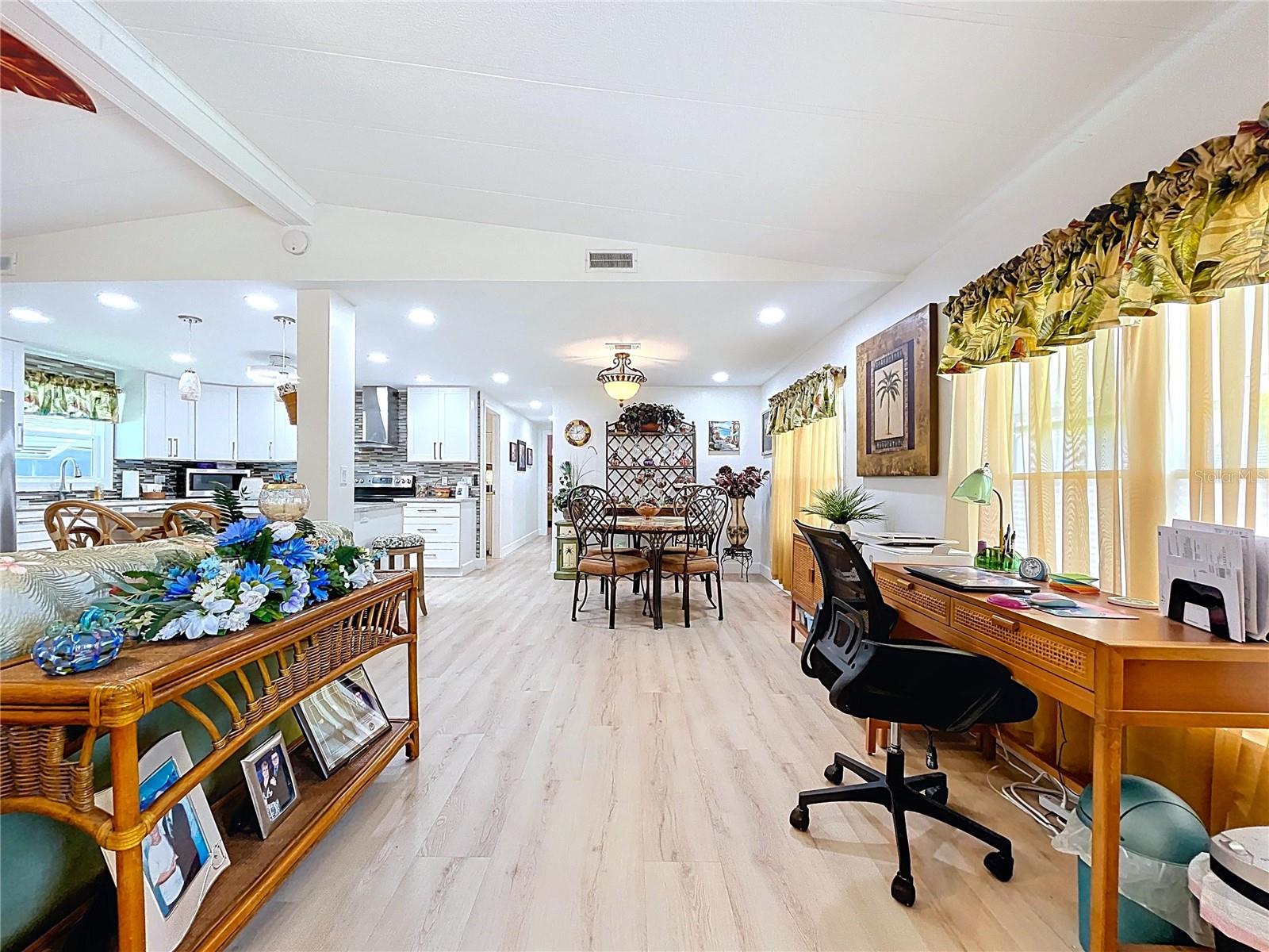 Image 10 of 44 For 98 Dolphin Drive N