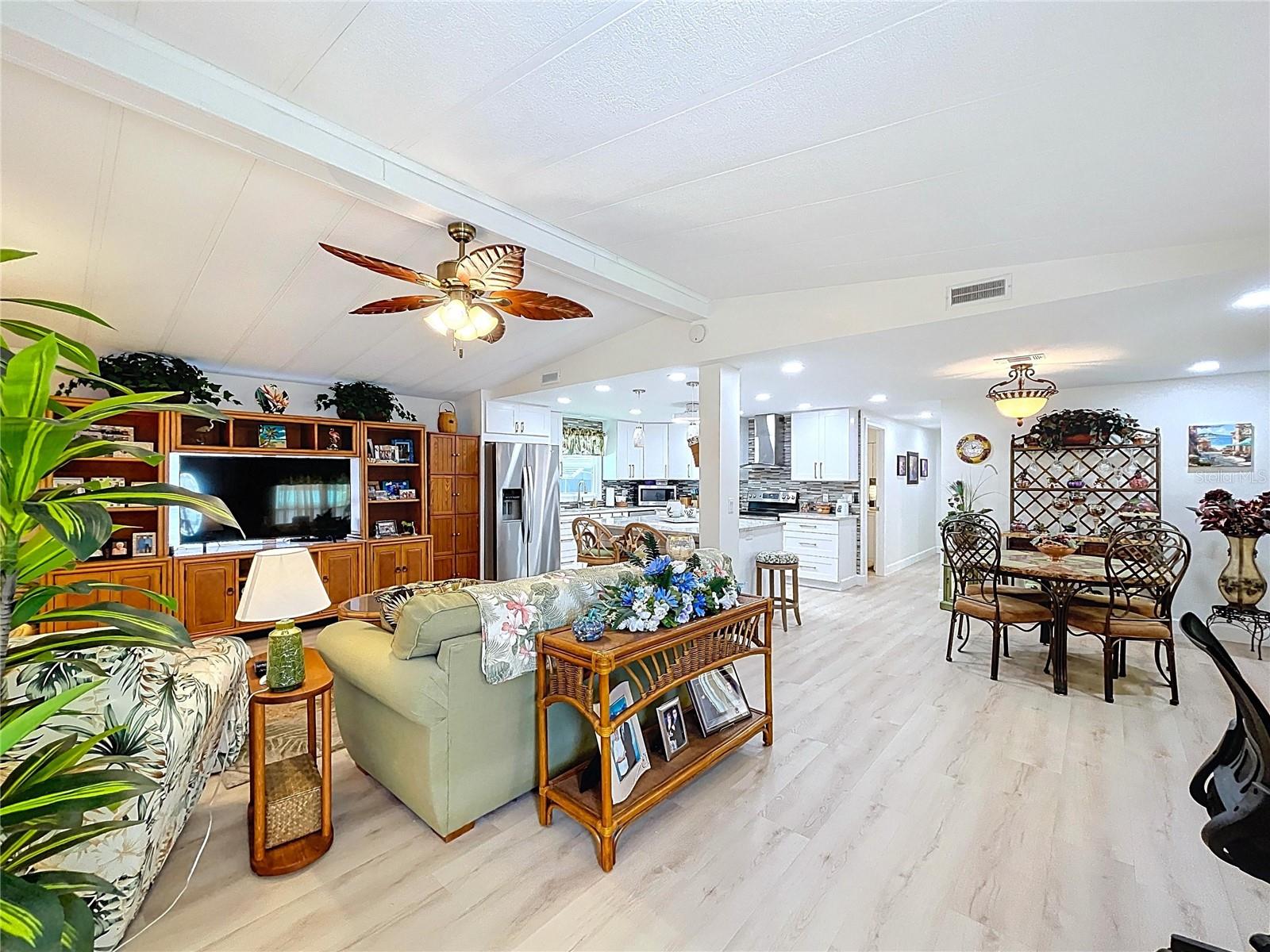 Image 11 of 44 For 98 Dolphin Drive N