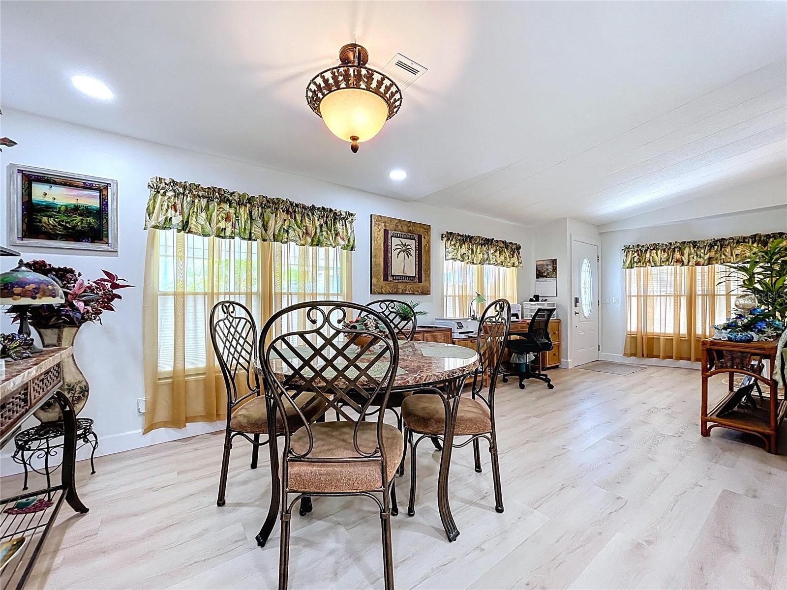 Image 12 of 44 For 98 Dolphin Drive N