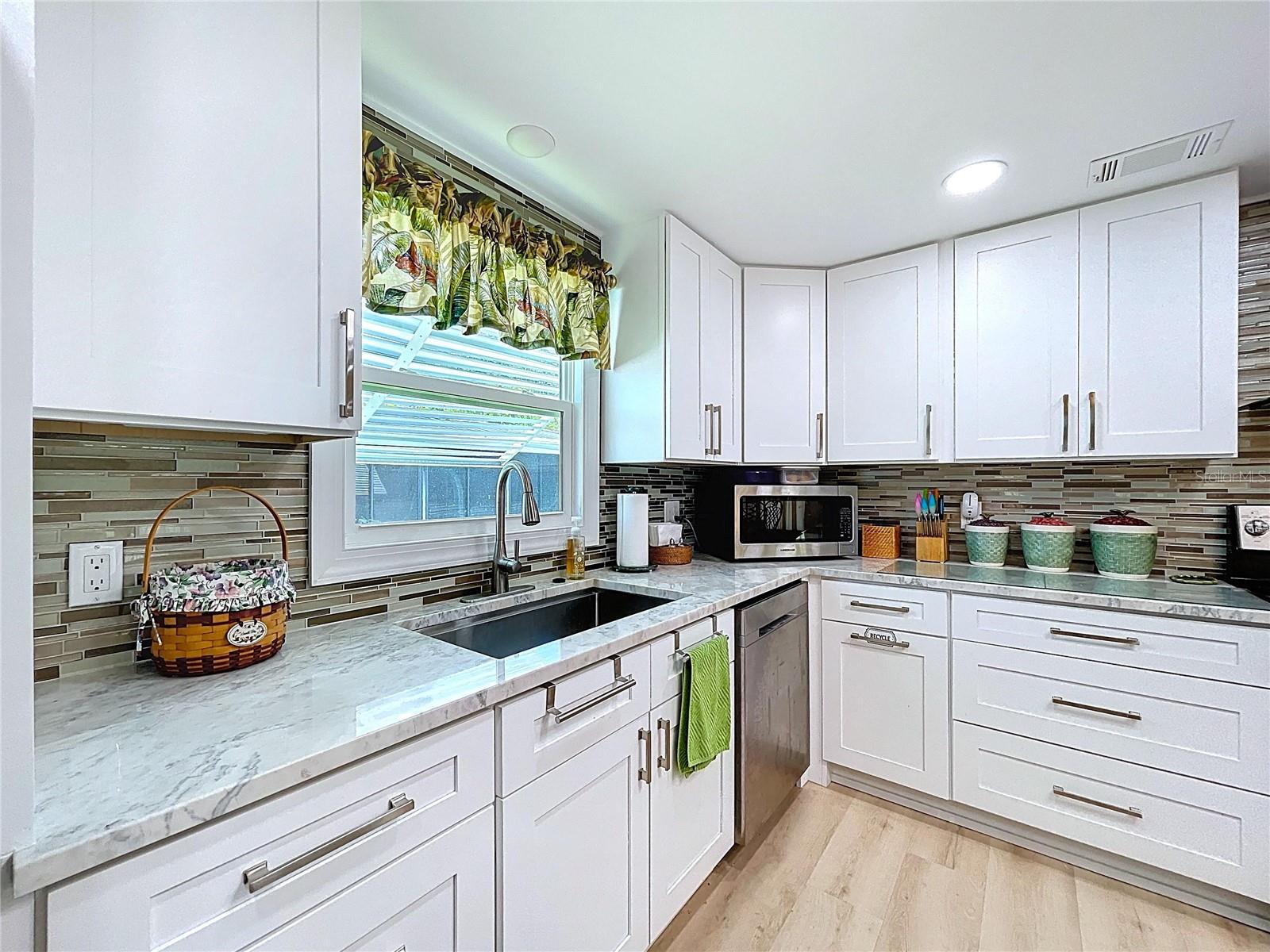 Image 18 of 44 For 98 Dolphin Drive N