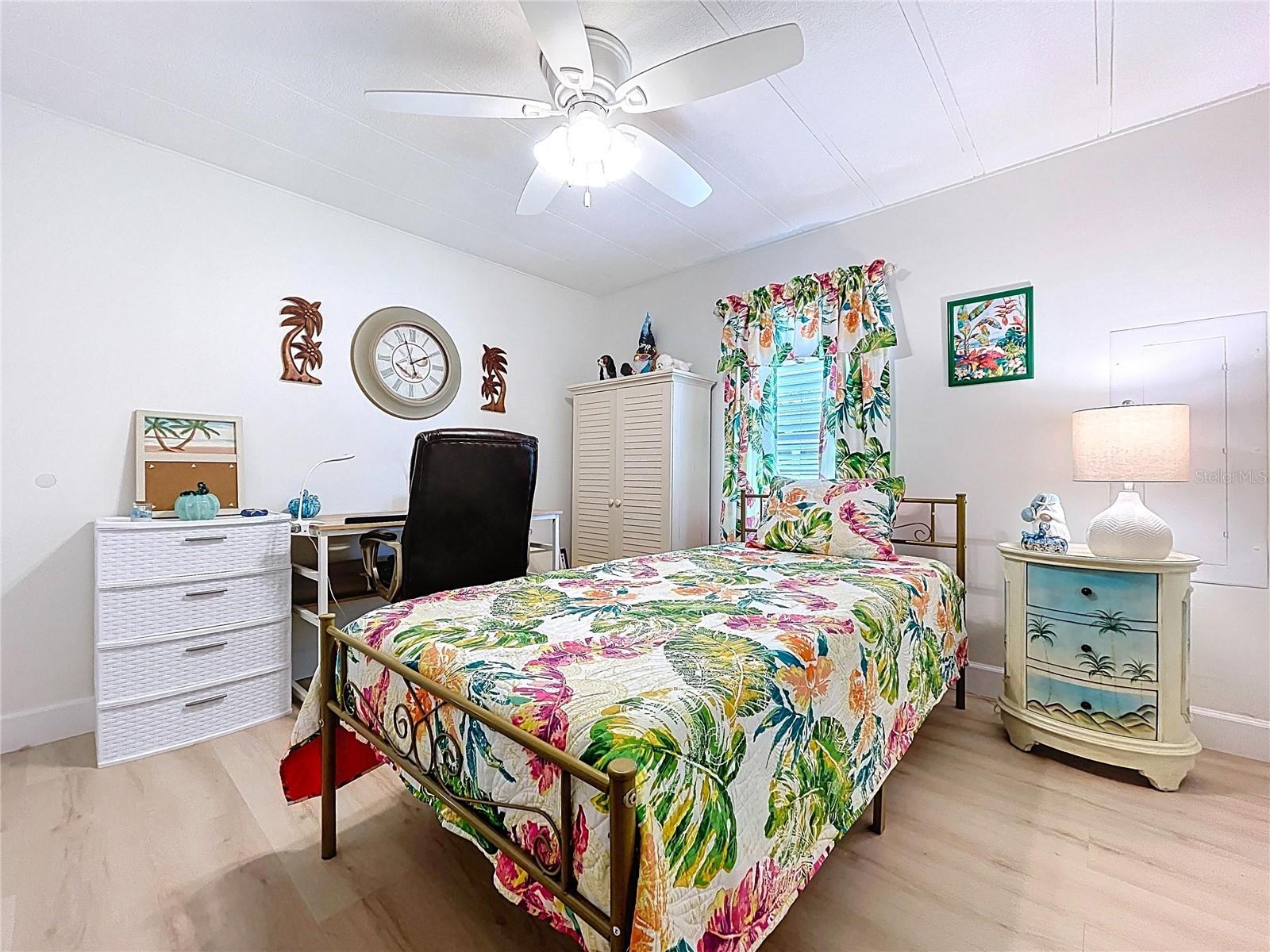 Image 25 of 44 For 98 Dolphin Drive N