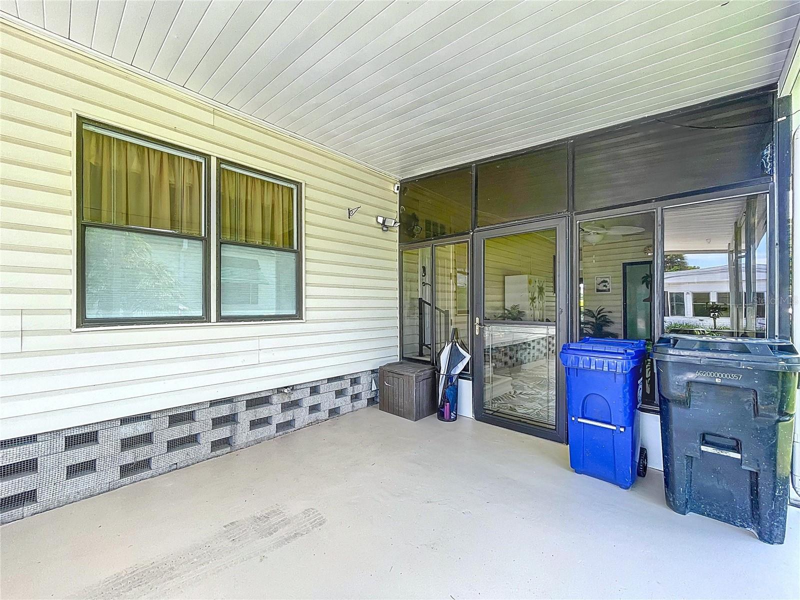 Image 33 of 44 For 98 Dolphin Drive N