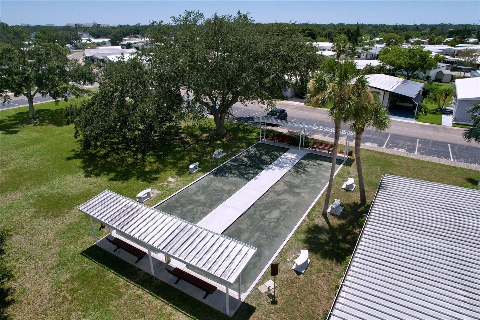 Image 36 of 44 For 98 Dolphin Drive N