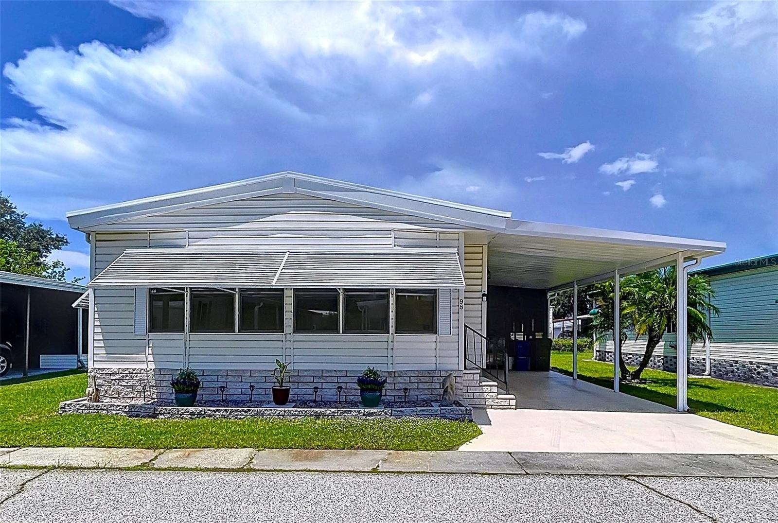 Image 40 of 44 For 98 Dolphin Drive N