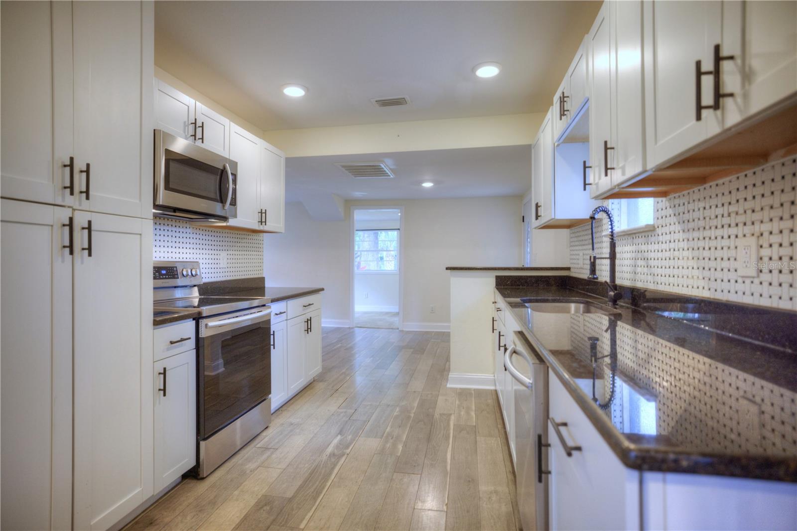 Image 14 of 45 For 6912 Willow Avenue