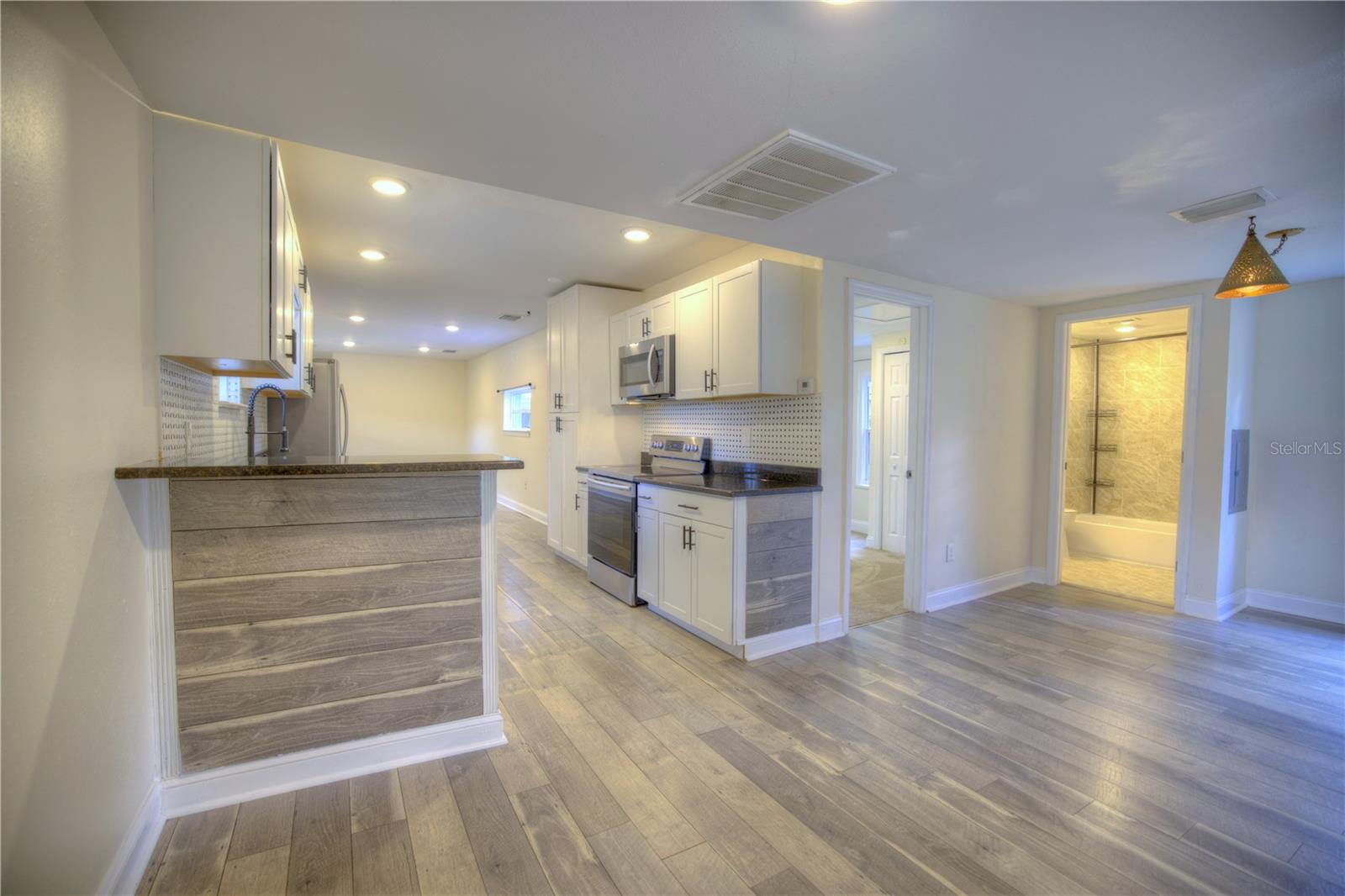 Image 4 of 45 For 6912 Willow Avenue