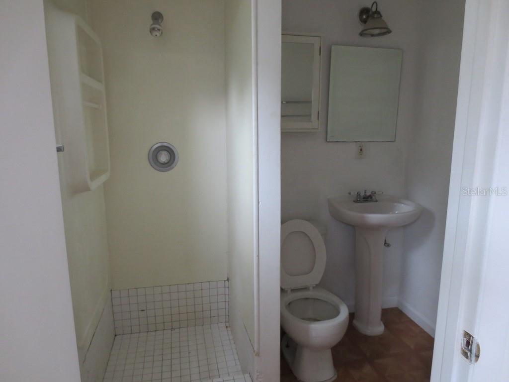 Image 5 of 6 For 6004 Suwanee Avenue D