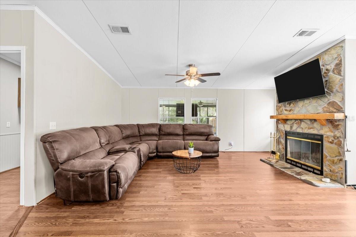 Image 16 of 45 For 13920 Hillcrest Drive