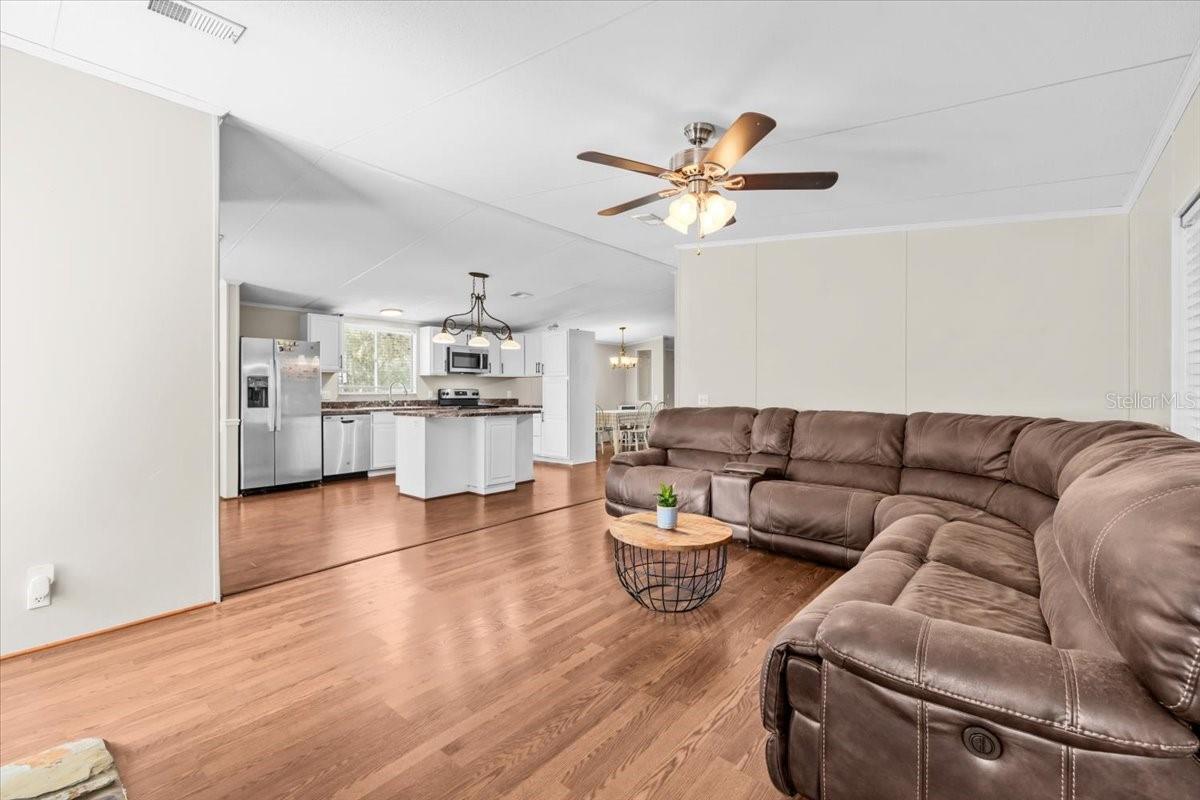 Image 17 of 45 For 13920 Hillcrest Drive