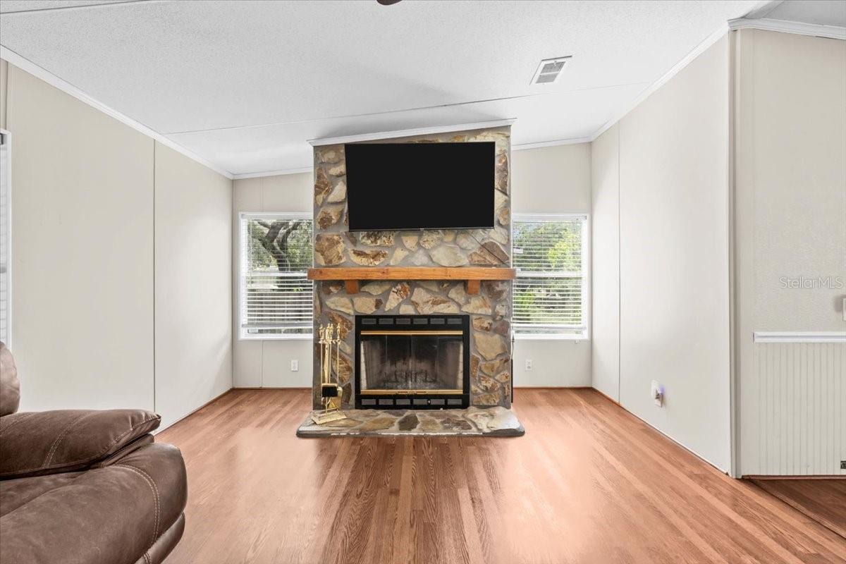 Image 18 of 45 For 13920 Hillcrest Drive