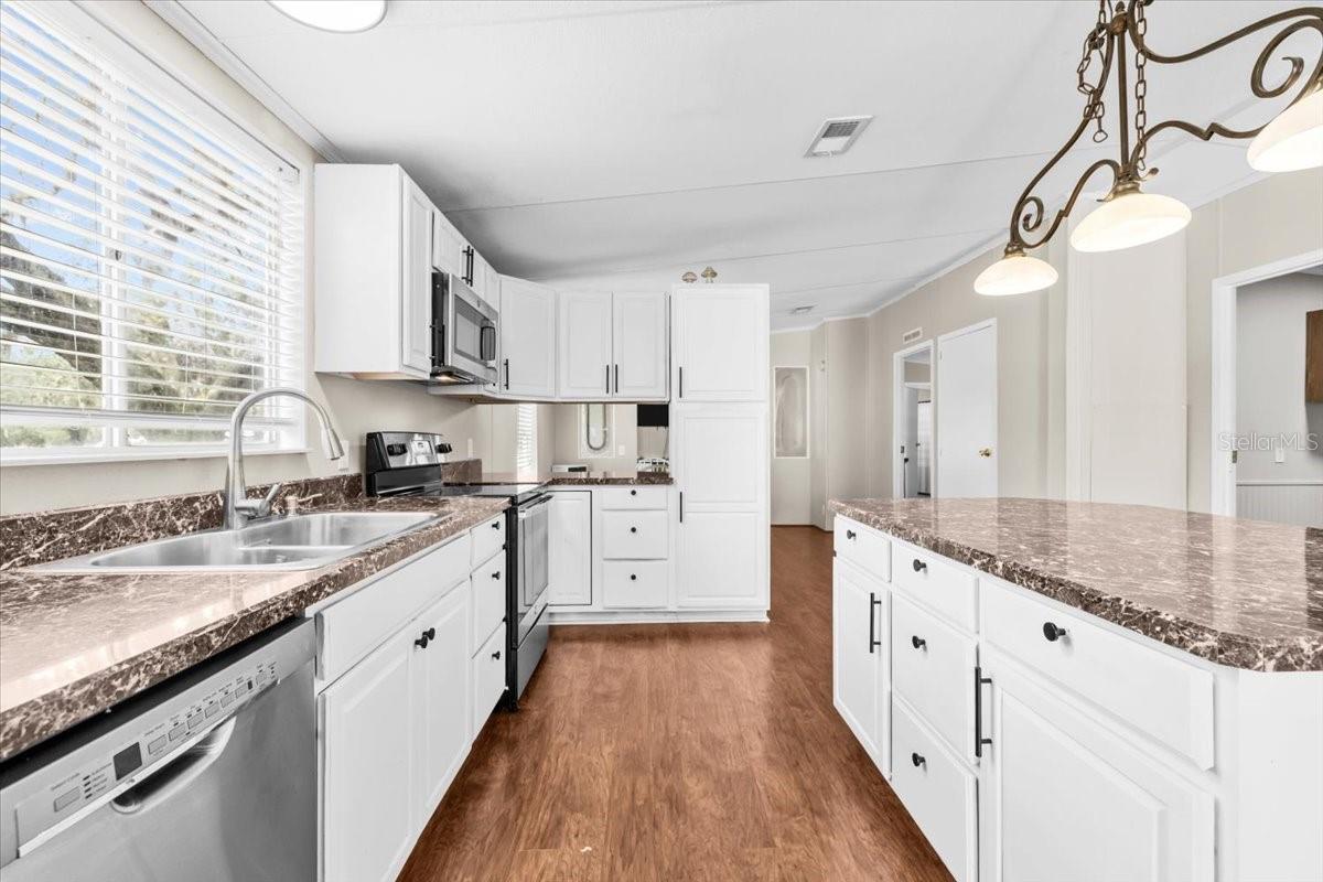Image 22 of 45 For 13920 Hillcrest Drive