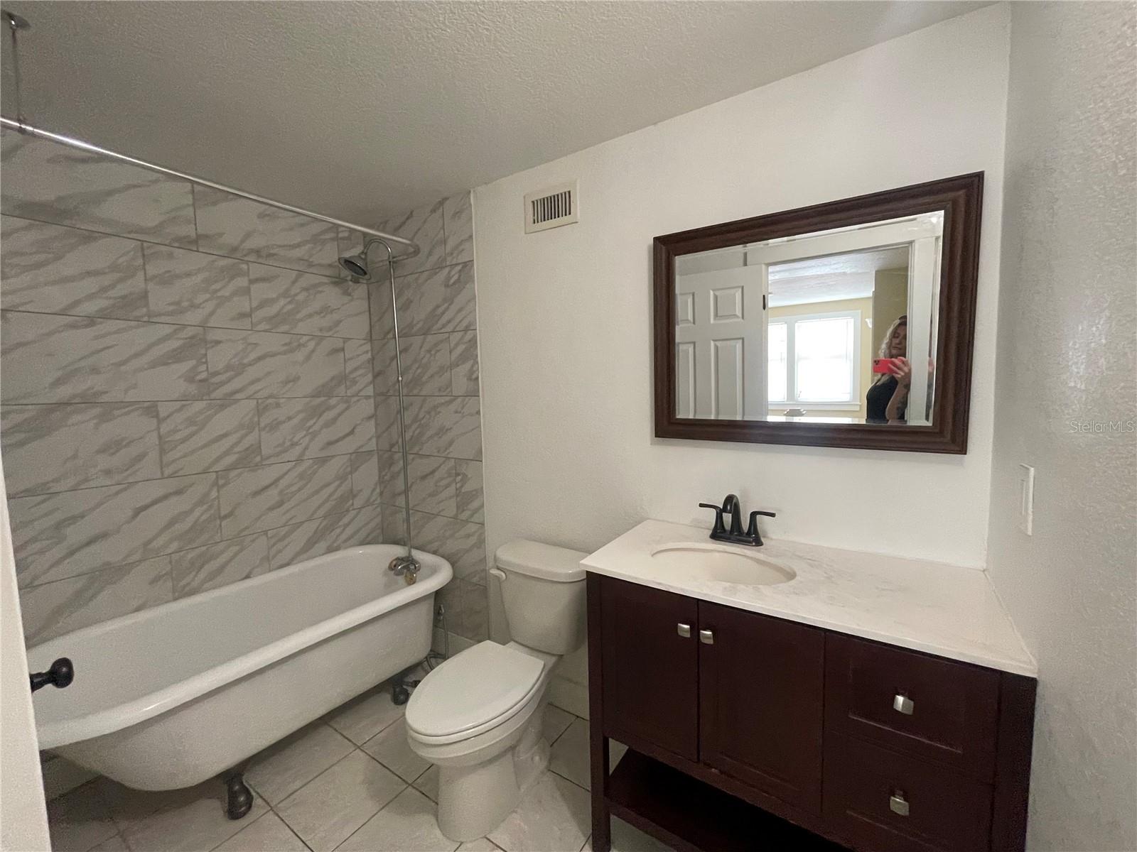 Listing photo id 9 for 471 Howell Avenue