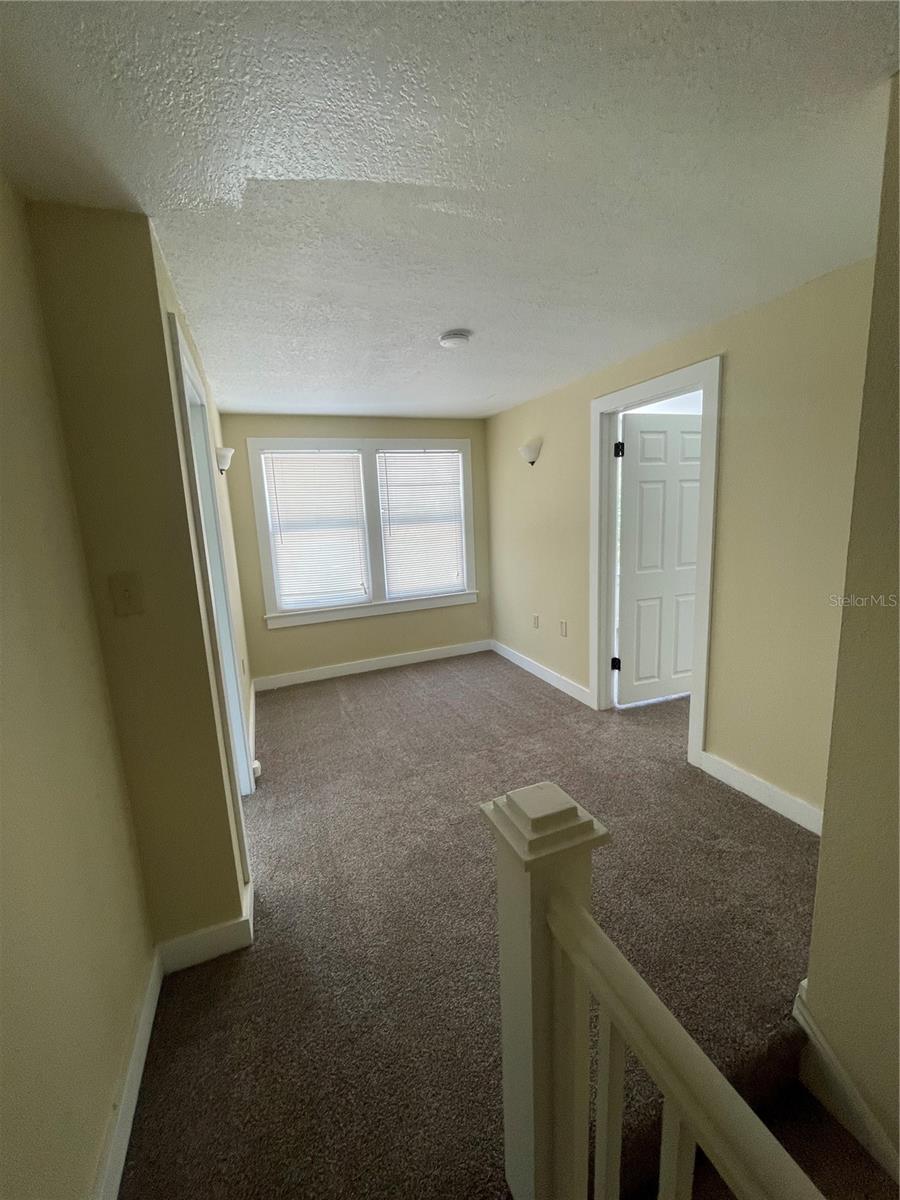 Listing photo id 10 for 471 Howell Avenue