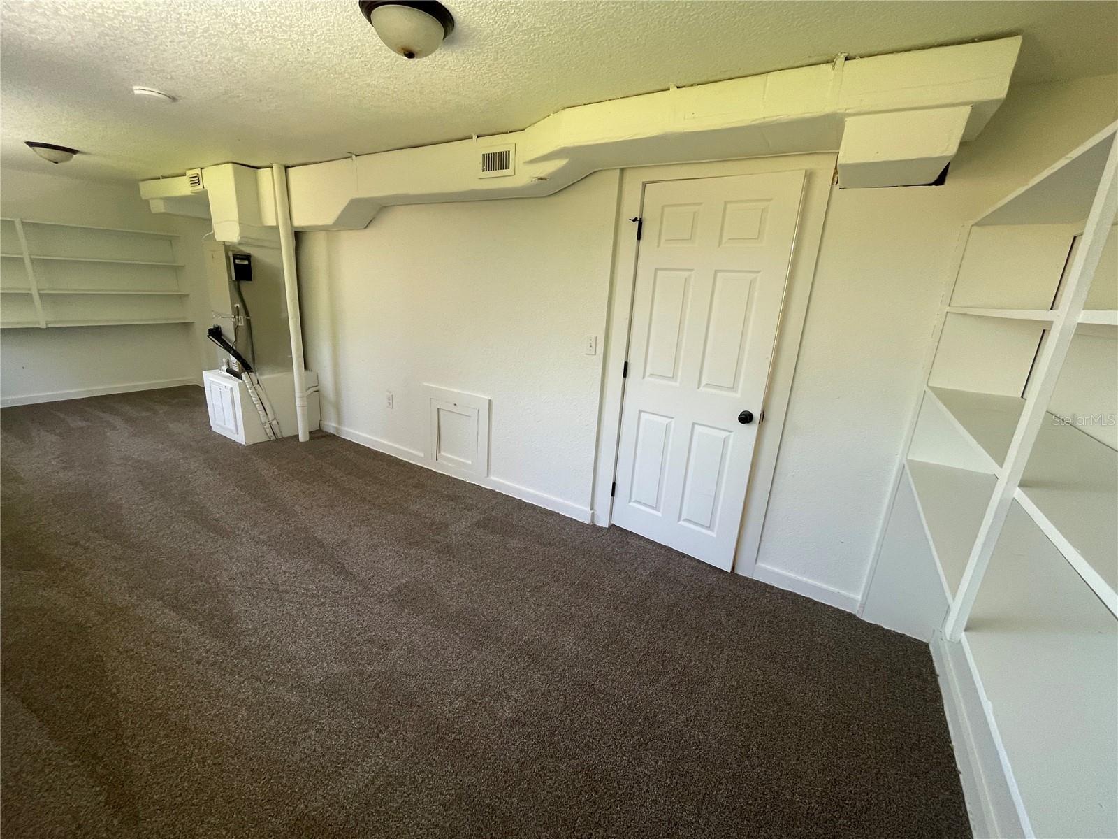 Listing photo id 12 for 471 Howell Avenue