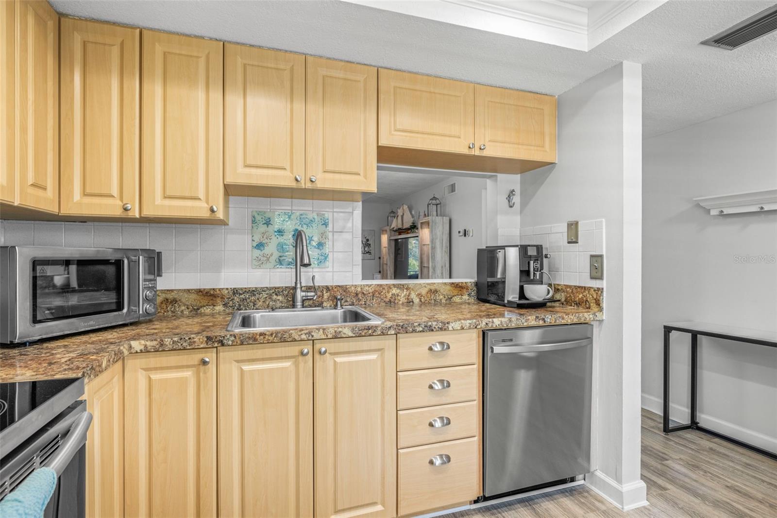 Image 10 of 62 For 946 Virginia Street 207