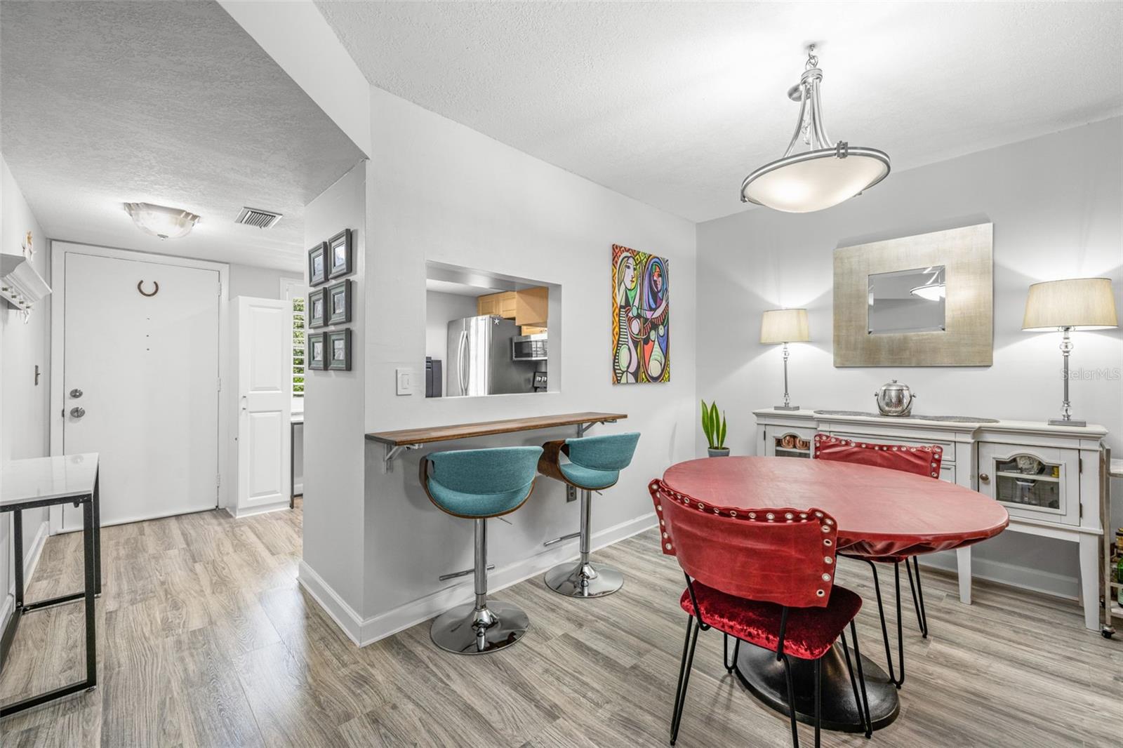 Image 13 of 62 For 946 Virginia Street 207