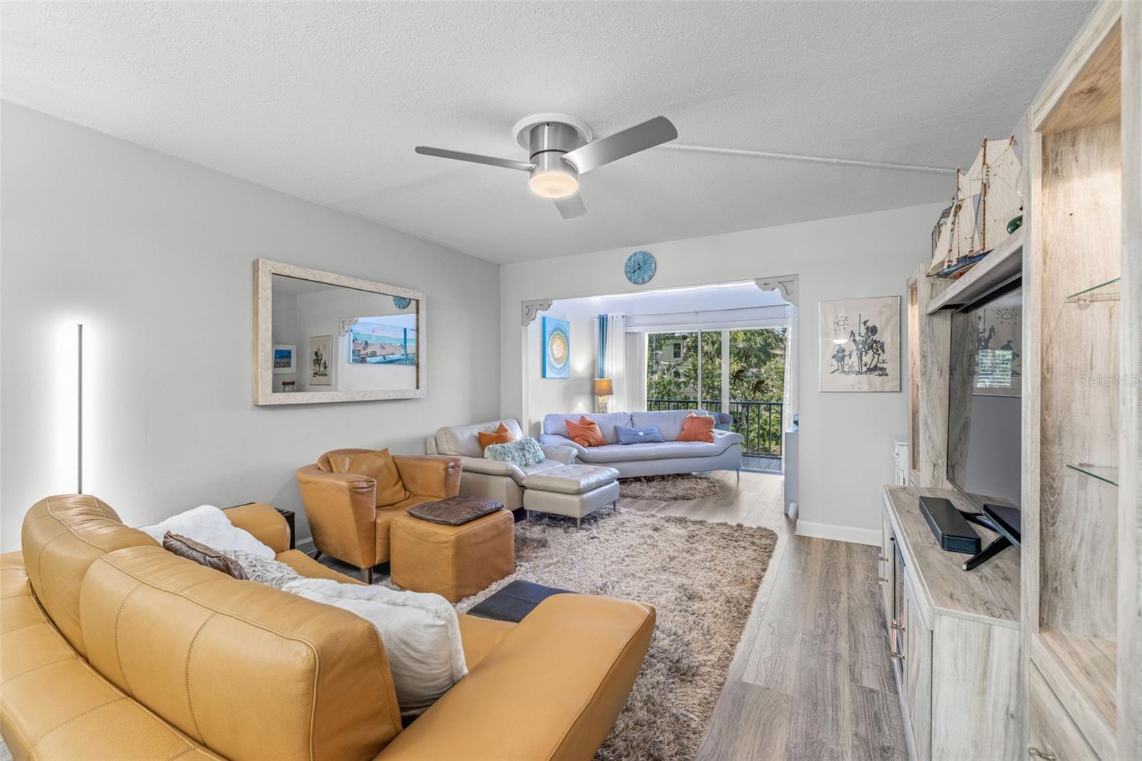 Image 14 of 62 For 946 Virginia Street 207