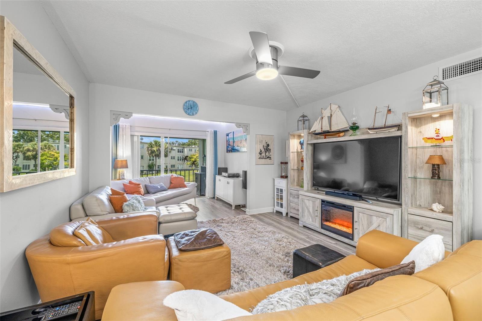 Image 15 of 62 For 946 Virginia Street 207