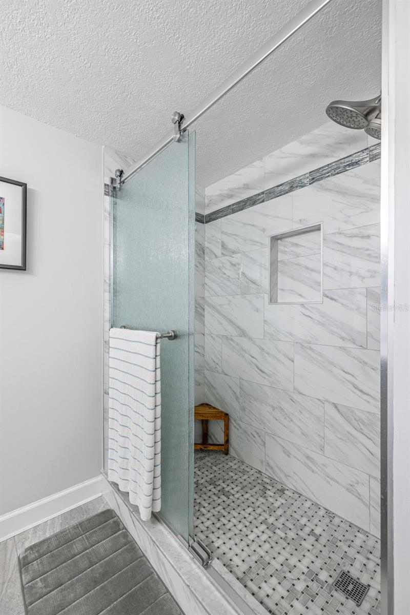 Image 23 of 62 For 946 Virginia Street 207