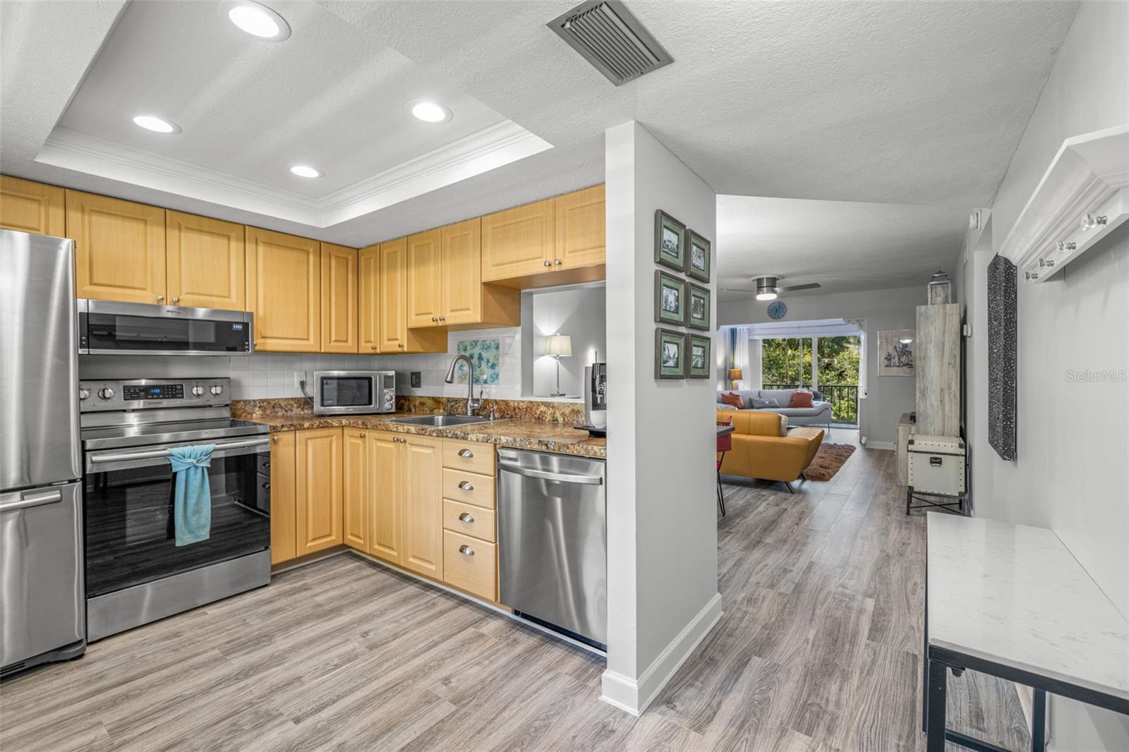Image 6 of 62 For 946 Virginia Street 207