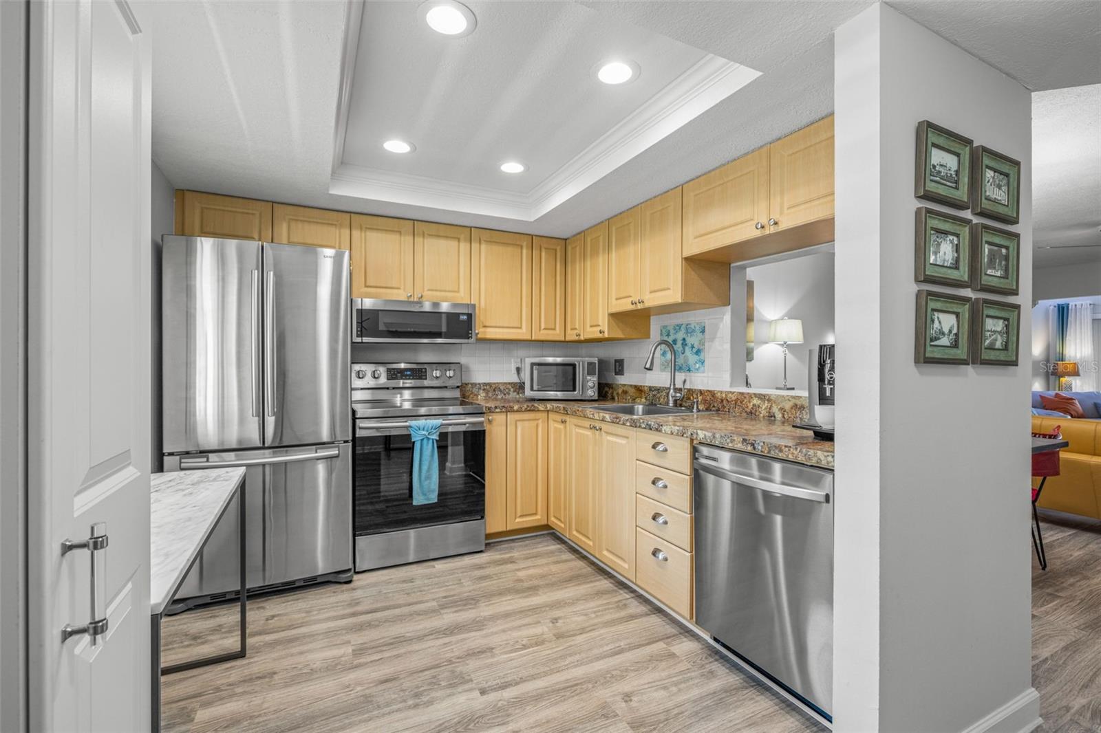 Image 7 of 62 For 946 Virginia Street 207