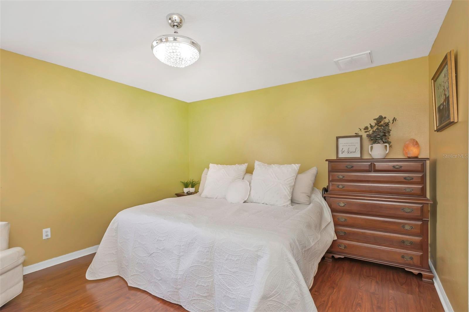 Image 28 of 72 For 14818 Edgemere Drive