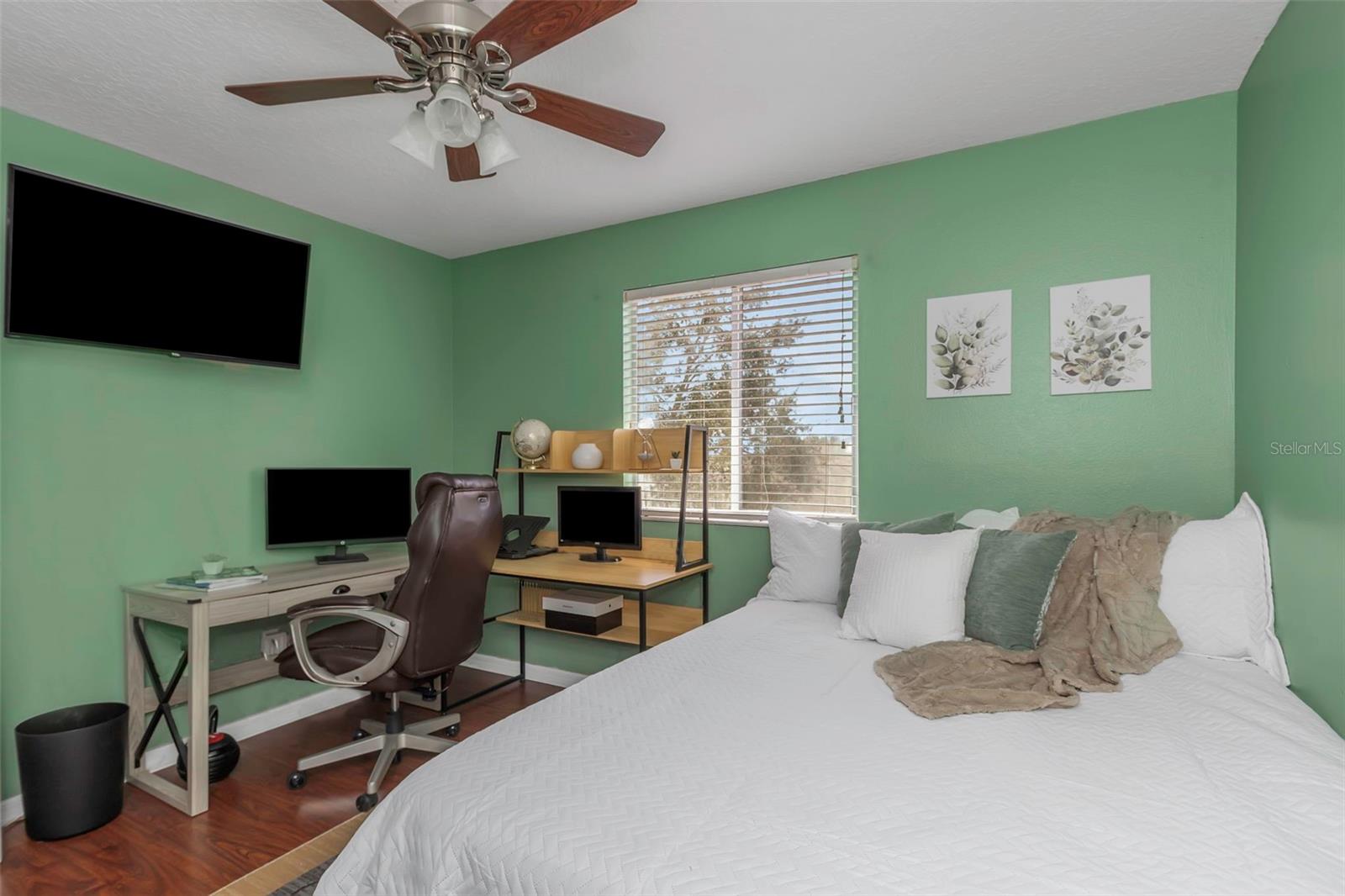 Image 33 of 72 For 14818 Edgemere Drive
