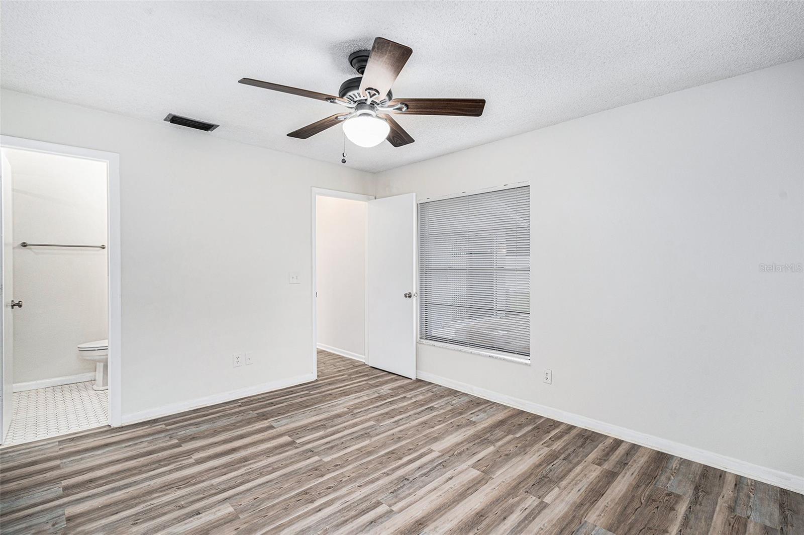 Image 18 of 26 For 10701 Crowngate Lane