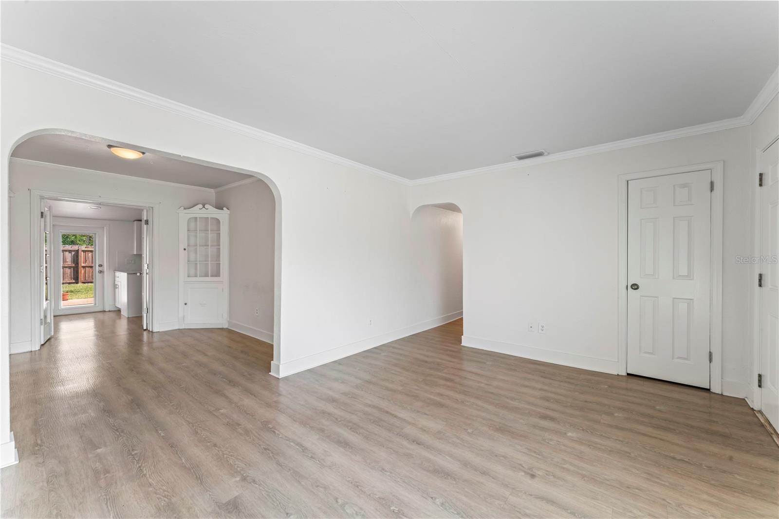 Image 7 of 34 For 4011 El Prado Boulevard