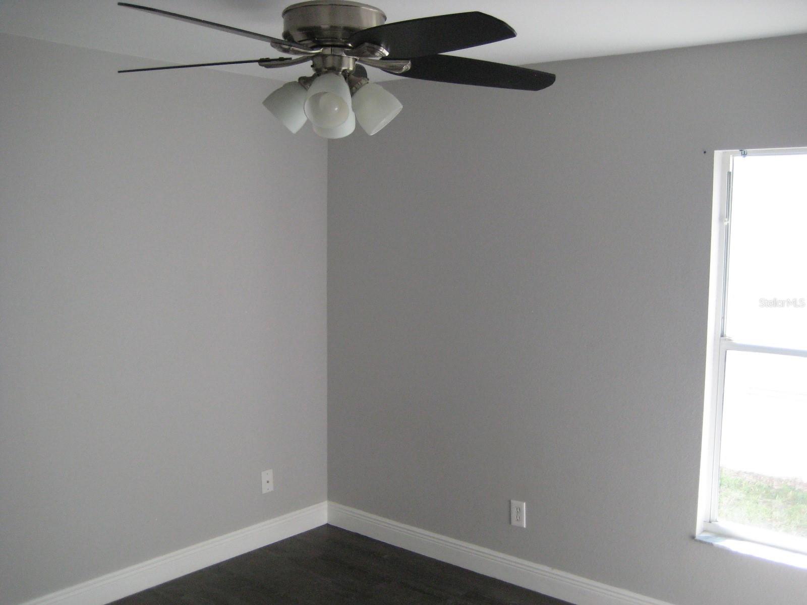 Image 11 of 18 For 807 Cape Cod Circle