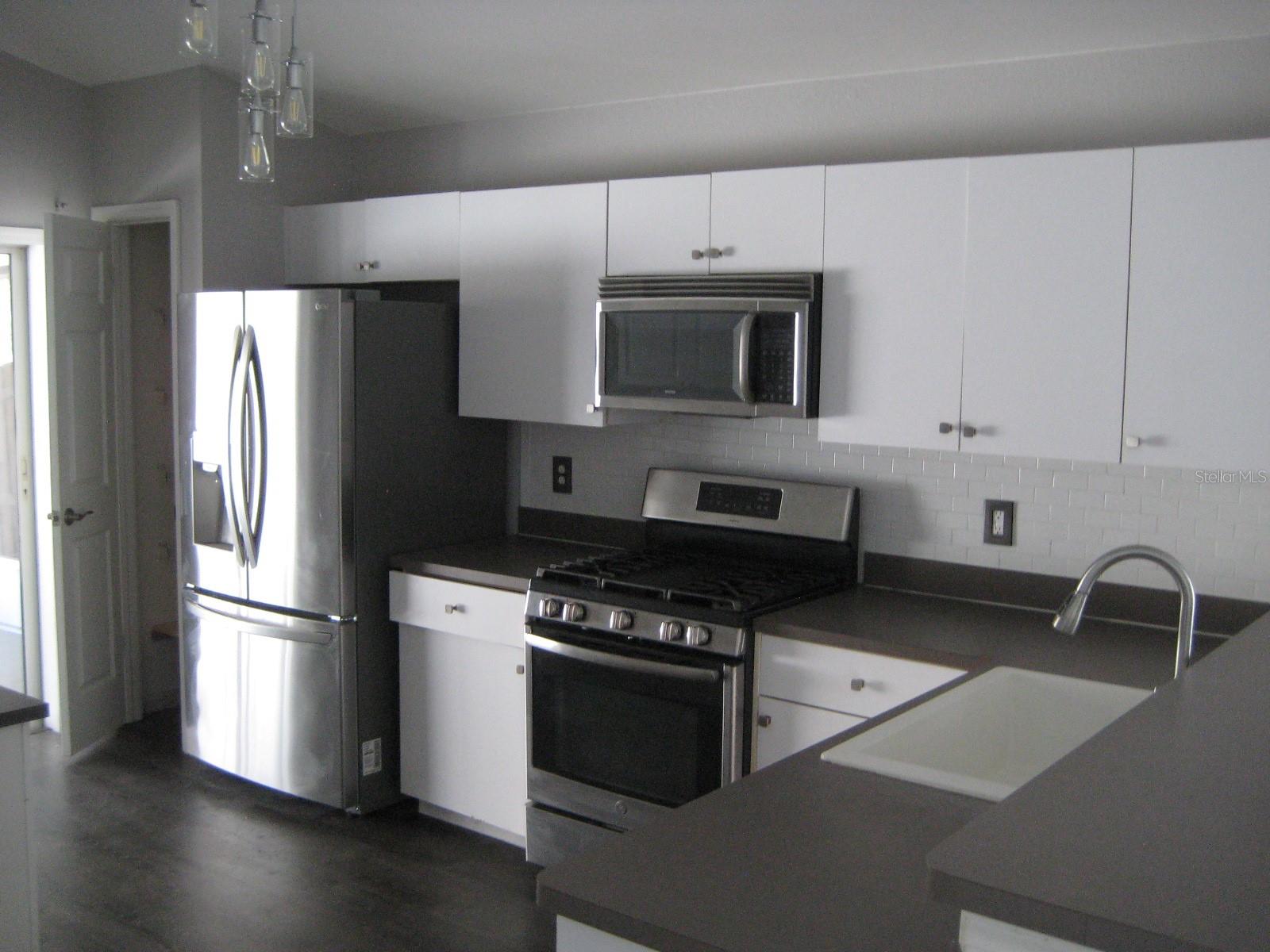 Image 4 of 18 For 807 Cape Cod Circle