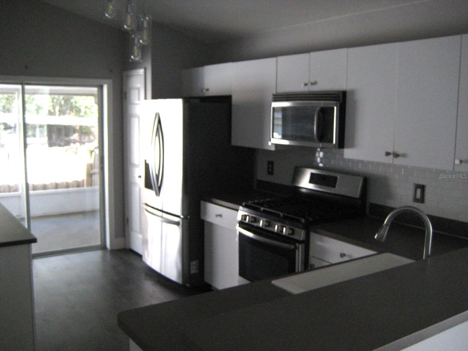 Image 5 of 18 For 807 Cape Cod Circle